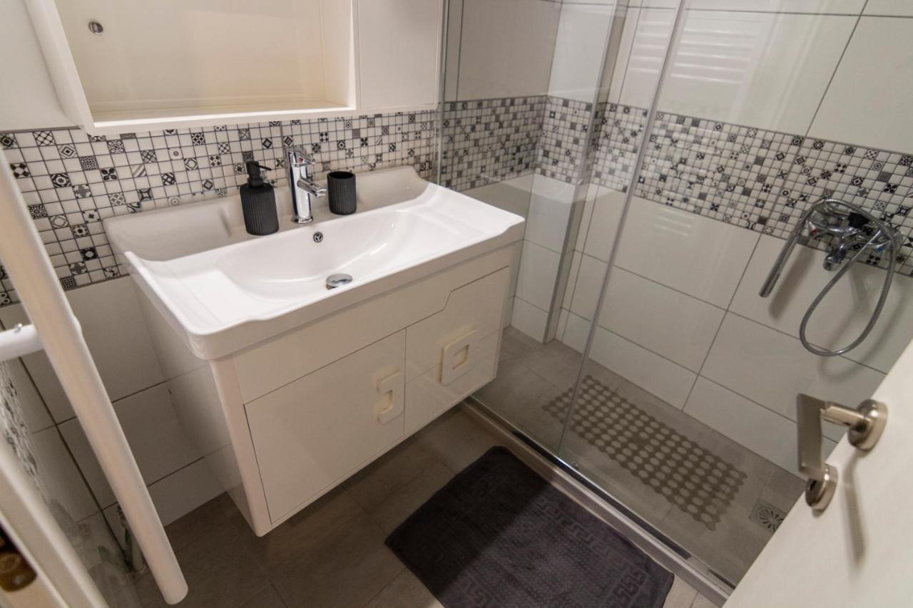 Luxury Apartment 10' From The Center! Athena Bagian luar foto
