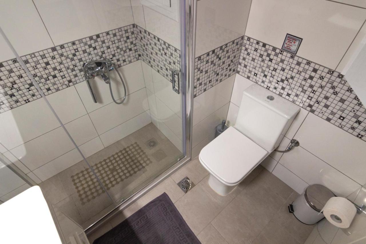 Luxury Apartment 10' From The Center! Athena Bagian luar foto
